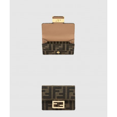 [FENDI-펜디]<br>마이크로 트리폴드 8M0395