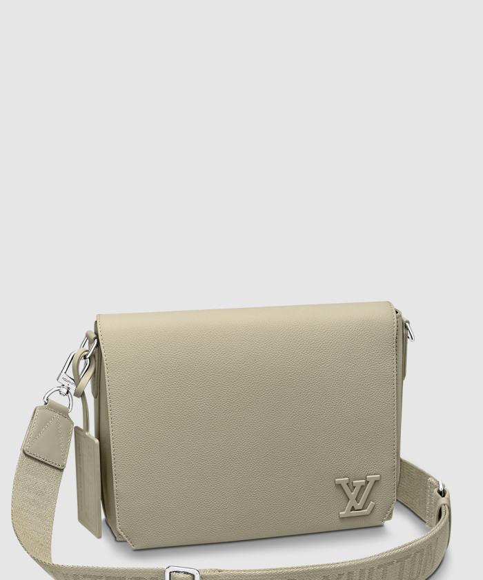 [LOUIS VUITTON-루이비통]<br>테이크오프 메신저 M22505